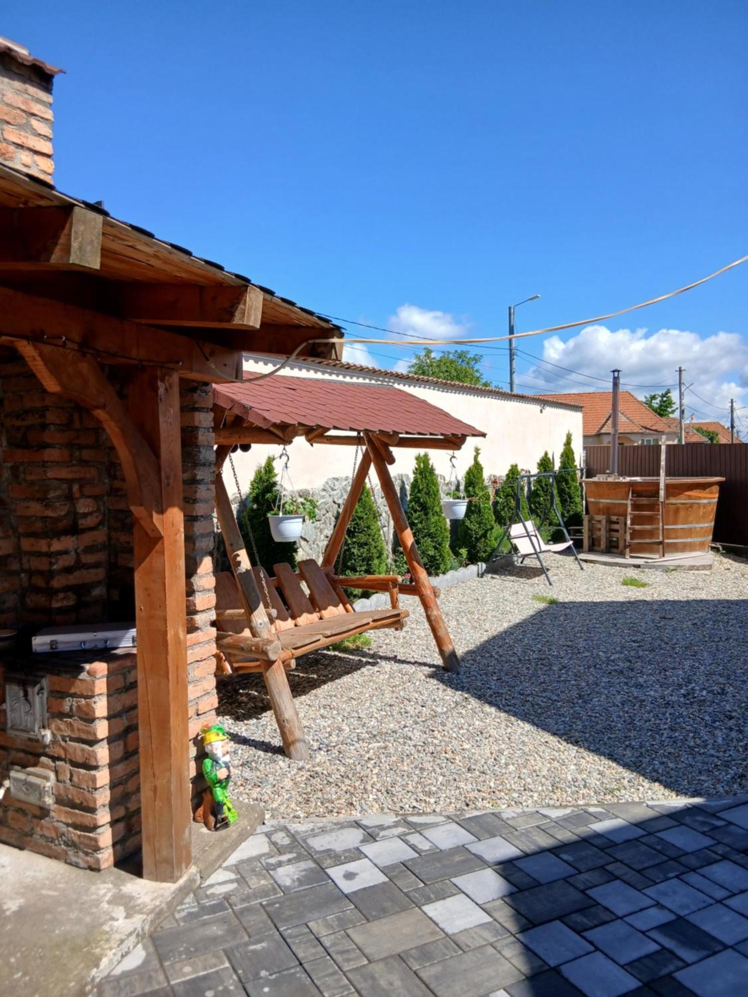 Casa Loredana Cartisoara Ngoại thất bức ảnh